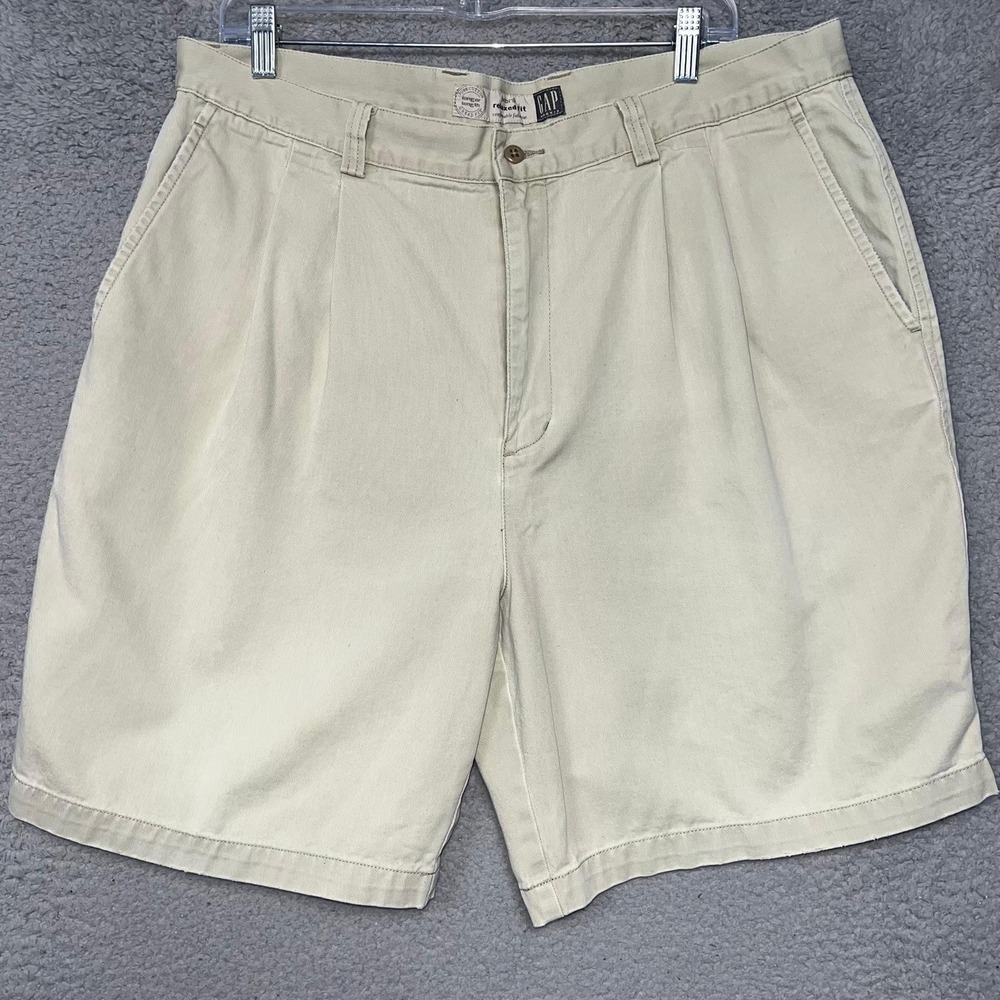 VTG Gap Khakis Shorts Men Sz 38 (36x8) Beige Chino Pleated Relaxed Longer Length